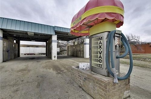 3rd image of 601 W Arkansas Ln