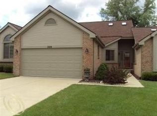 229 Sisu Knoll Dr, Brighton, MI