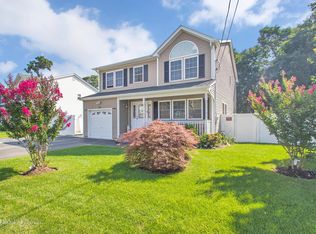 29 A E Maple St, Massapequa, NY 11758
