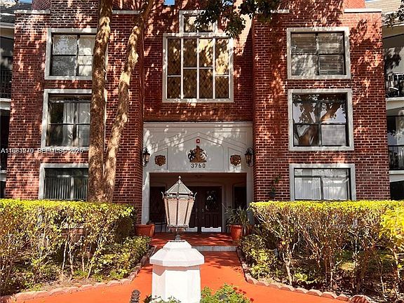 2nd image of 3760 Inverrary Dr APT 2Z