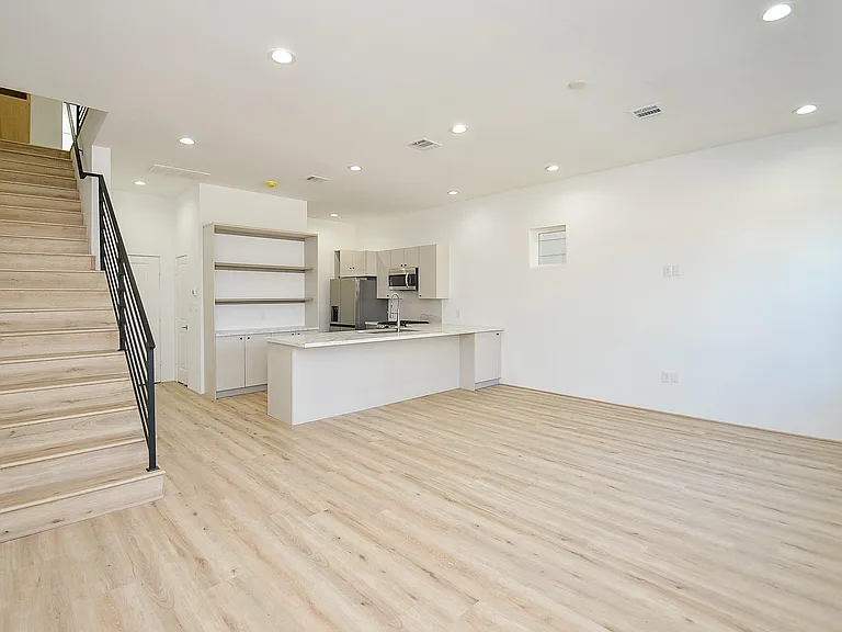15000 S Richmond Ave #4 — Photo 5