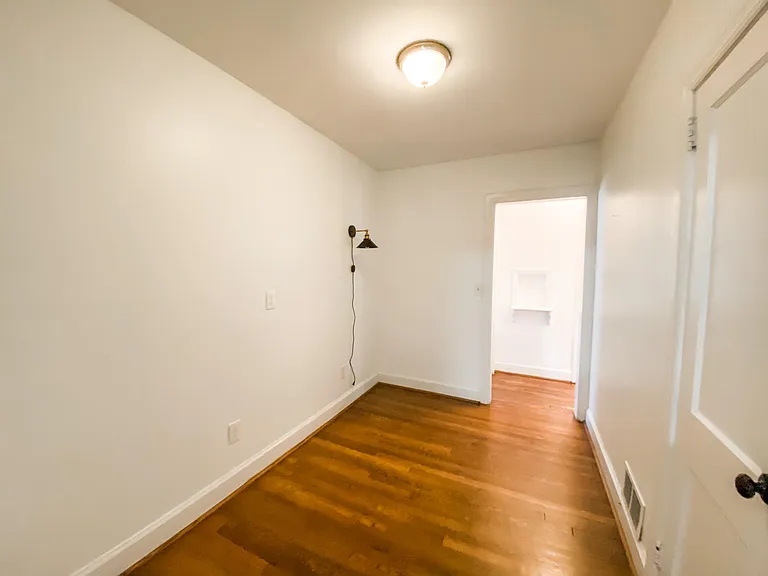 218 Malaga Ave — Photo 10