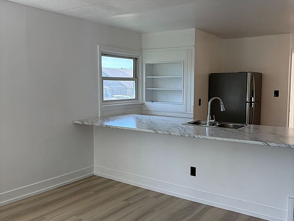4th image of 30 Perry Ave