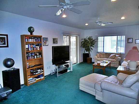 Huge 27' Family room