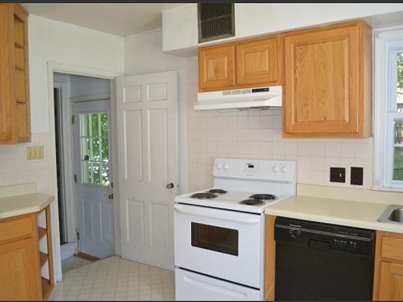 3rd image of 527 S Highland Ave