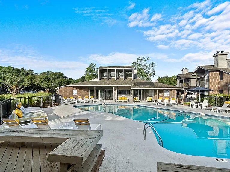 Ashley River Apartments — Photo 4