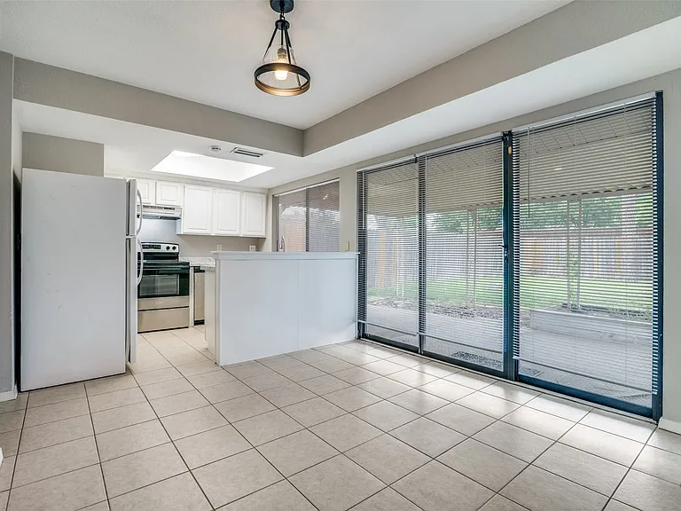 614 Debra Dr — Photo 4