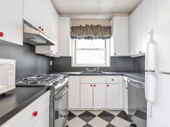 68-61 Yellowston Boulevard image 7 of 16