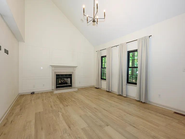 7802 Pinetuck Ln — Photo 2