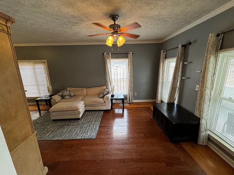 204 E Main St — Photo 8