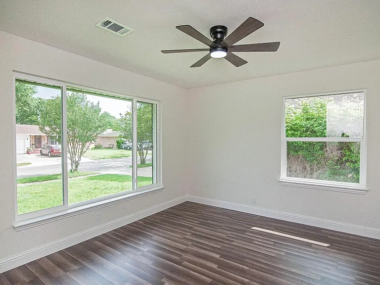 2608 Lockhart Ave — Photo 12