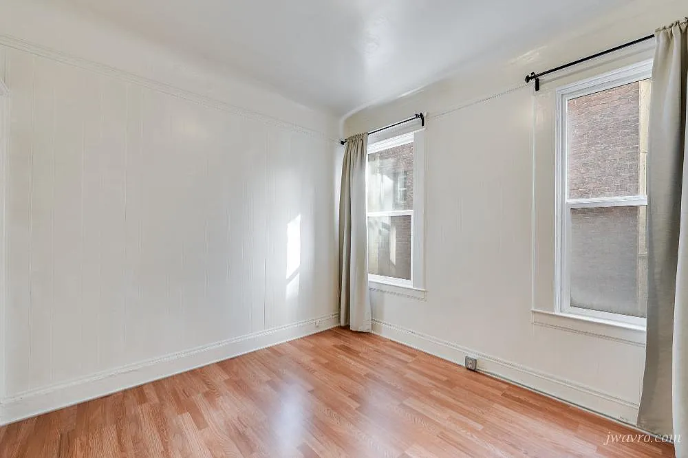 Bright Remodeled Backside Quite Studio Apt! Must See! — Photo 4