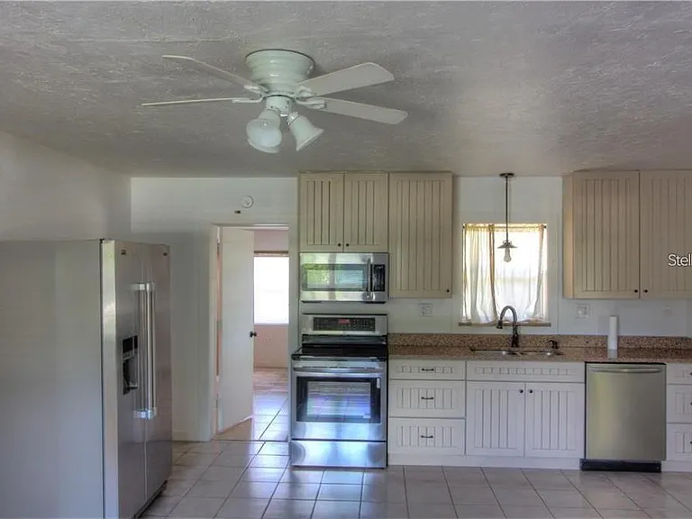 613 Shore Rd — Photo 3