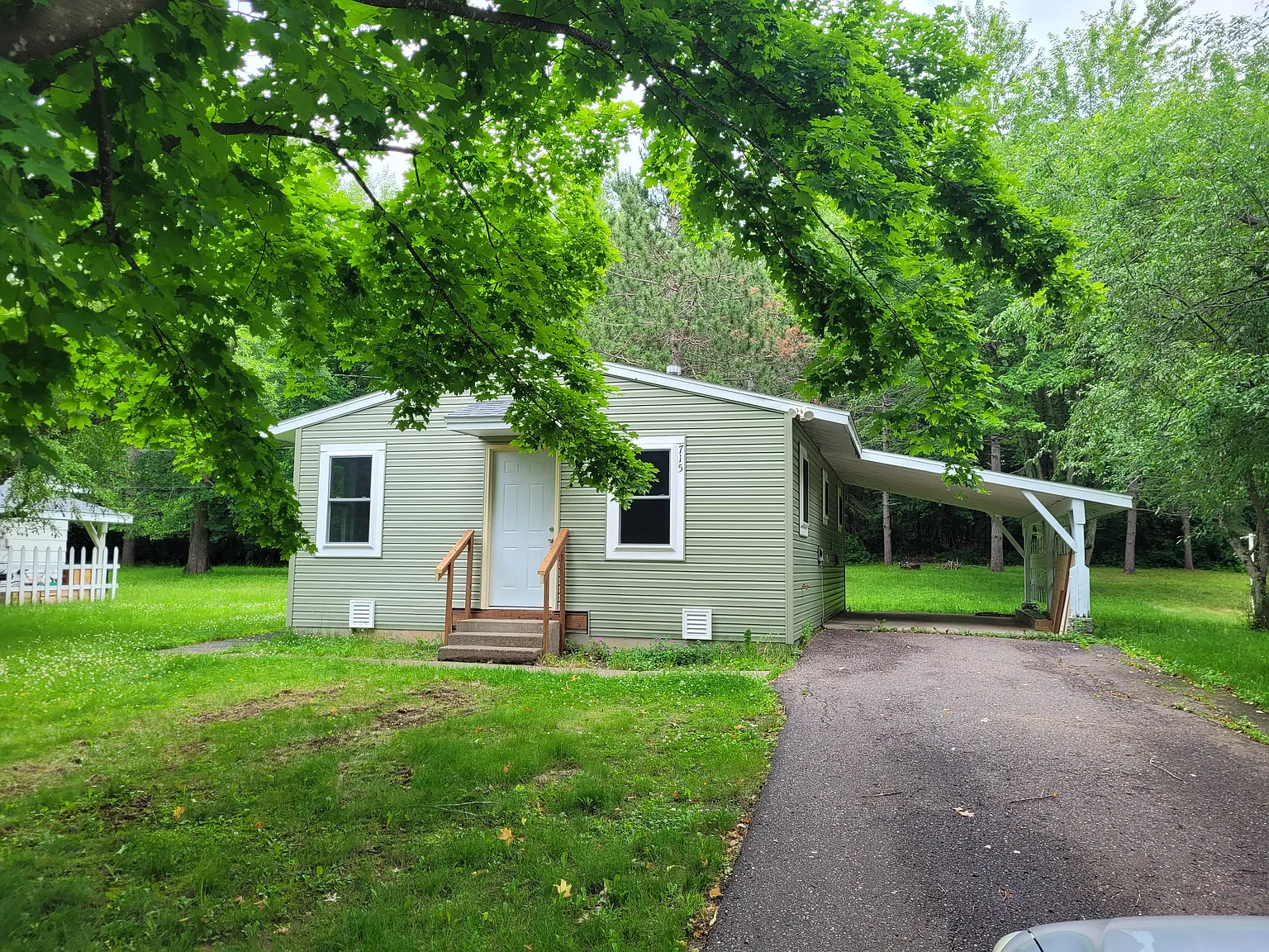 2 bed, 704 sqft, $950 — Photo 1