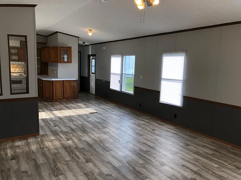12905 Fairview Rd — Photo 4