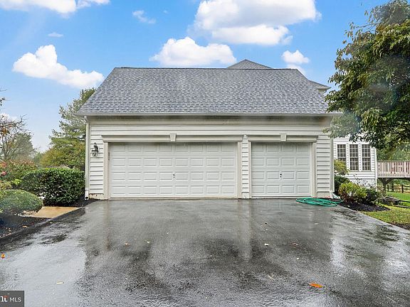 5th image of 200 Armitage Ct