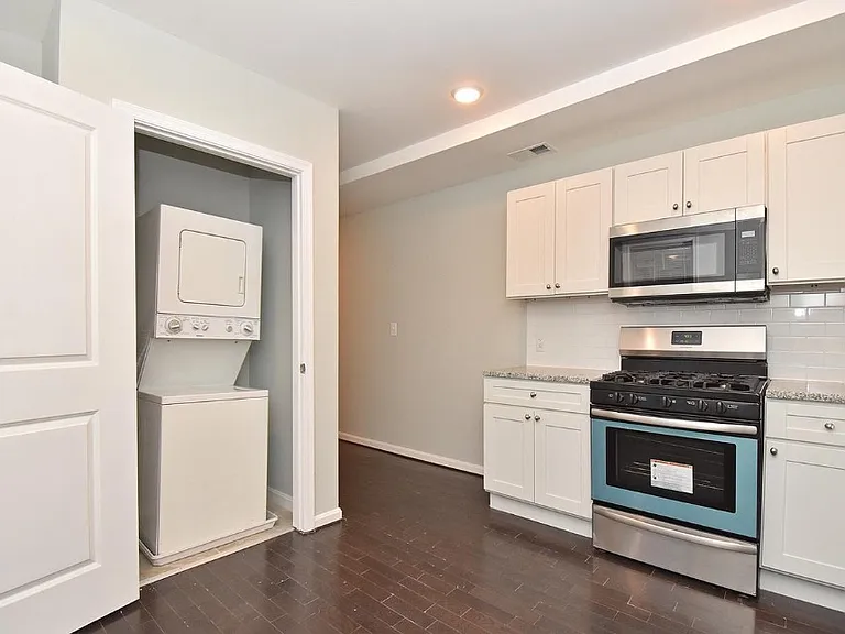 2402 Lakeview Ave #2 — Photo 8