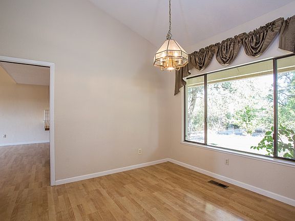 4th image of 11040 Tanglewood Dr