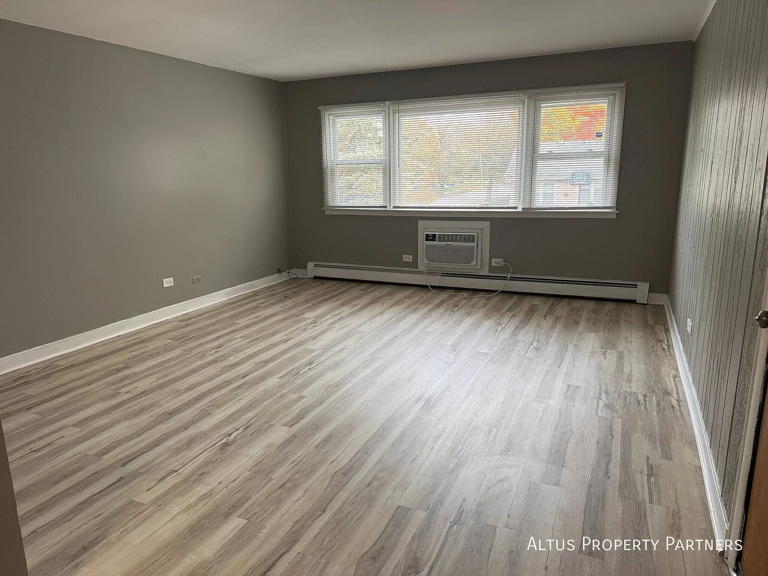 2 bed, 1.0 bath, 875 sqft, $1,495 — Photo 2