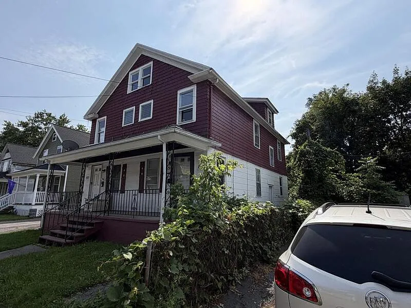 3 bed, 1.0 bath, $1,700 — Photo 2