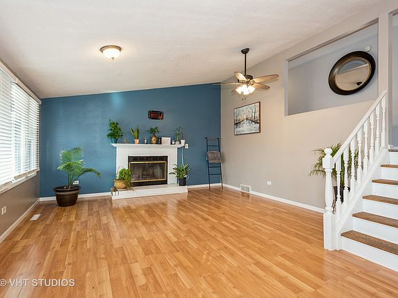 3rd image of 550 Wilmette Ave