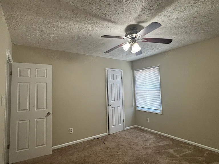 422 Kirkcaldy Ct #1 — Photo 20