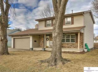 708 Matthies Dr, Papillion, NE 68046
