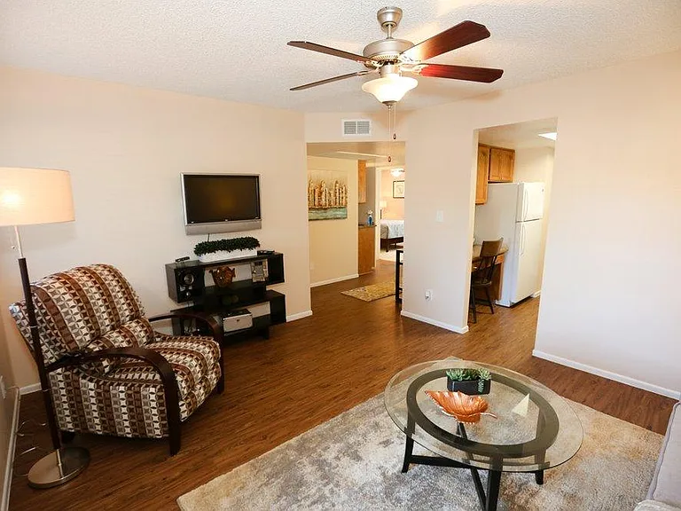 10134 W Mohawk Ln — Photo 32