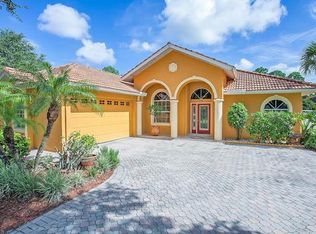 715 Pine Crest Ln, Naples, FL 34104