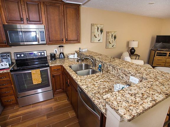 4th image of 312 Southlake Ct