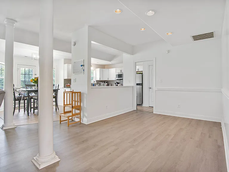 202 Weeping Hollow Ct — Photo 10
