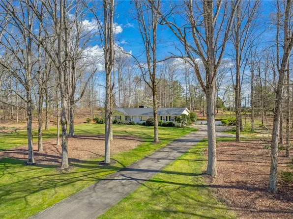 1822 Belle Shoals Rd, Pickens, SC 29671