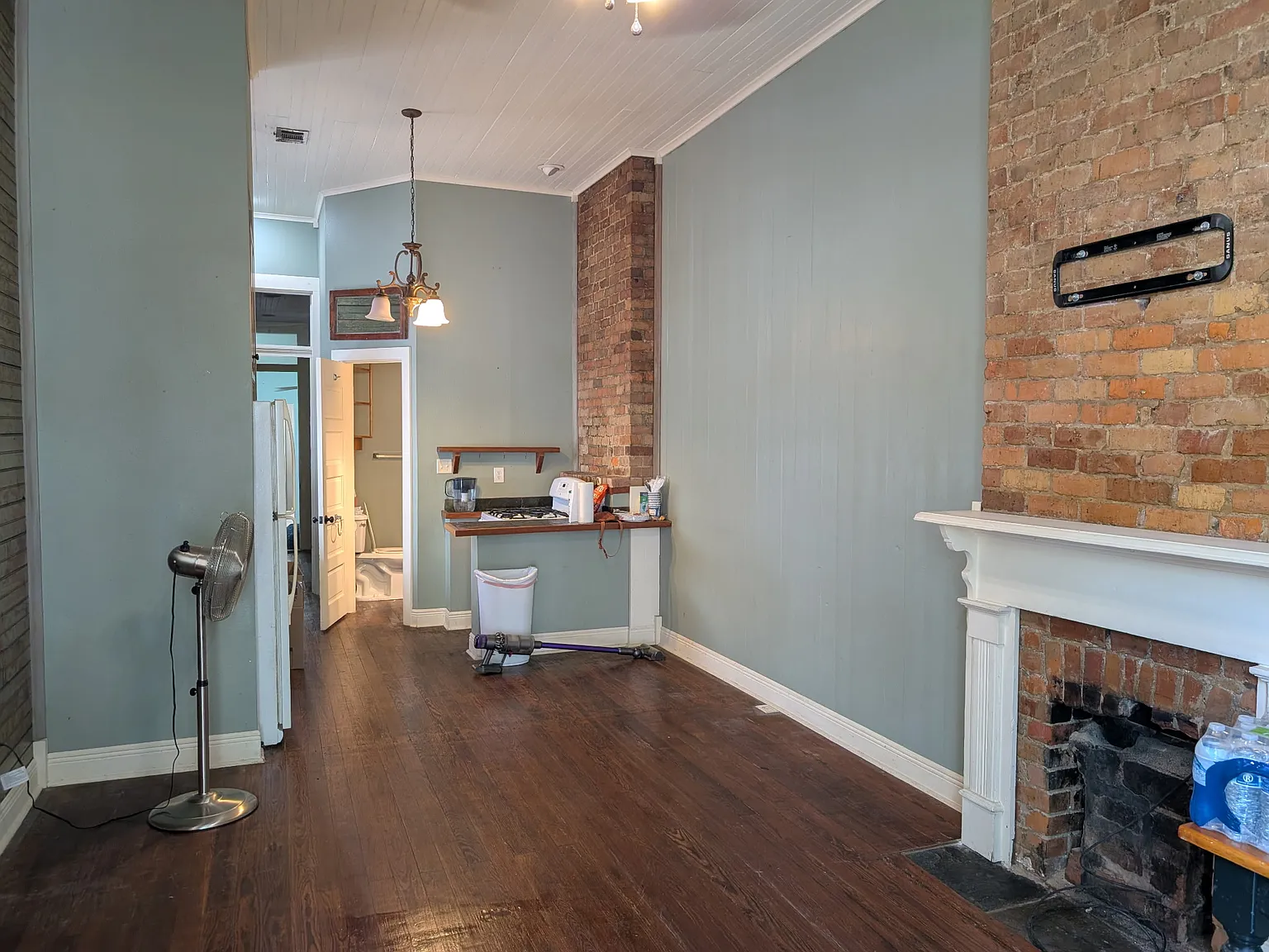 2 bed, 850 sqft, $1,700 — Photo 2