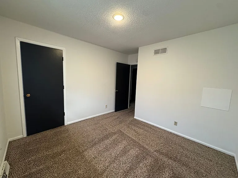 560 N East Park Ln — Photo 30