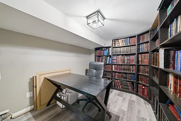 Office, photo 1