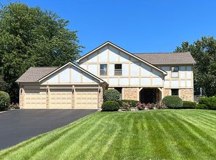 38W098 Heatherfield Dr, Elgin, IL 60124