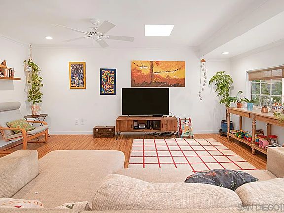 5th image of 4283 Clairemont Dr