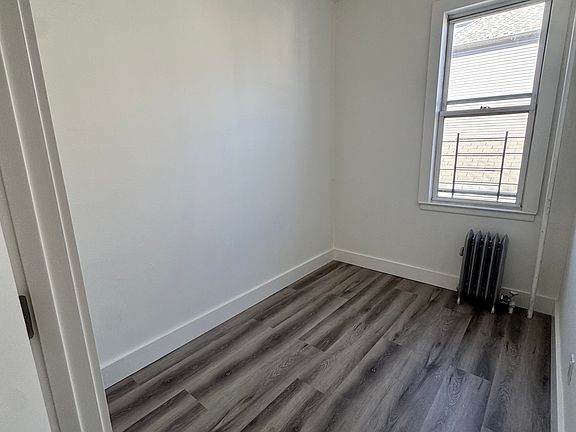 4th image of 953 Rhinelander Ave Floor 2