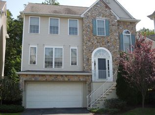 141 Arrowgate Dr, Randolph, NJ