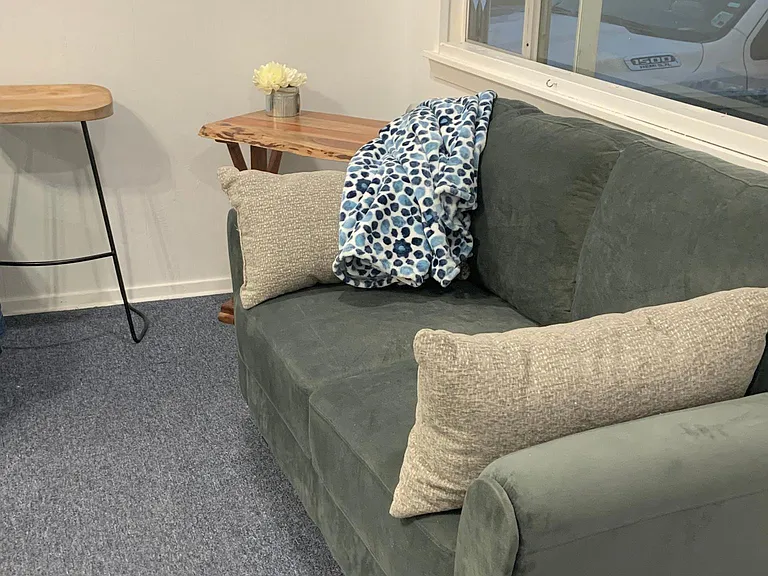 Living - Love Seat