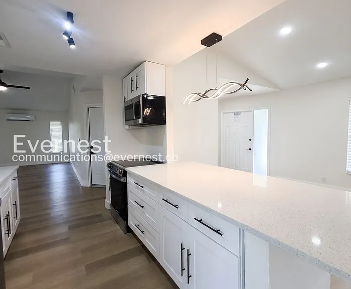 1304 SE 11th St — Photo 8