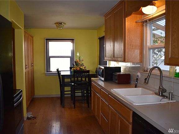 5th image of 1034 Victoria Ave