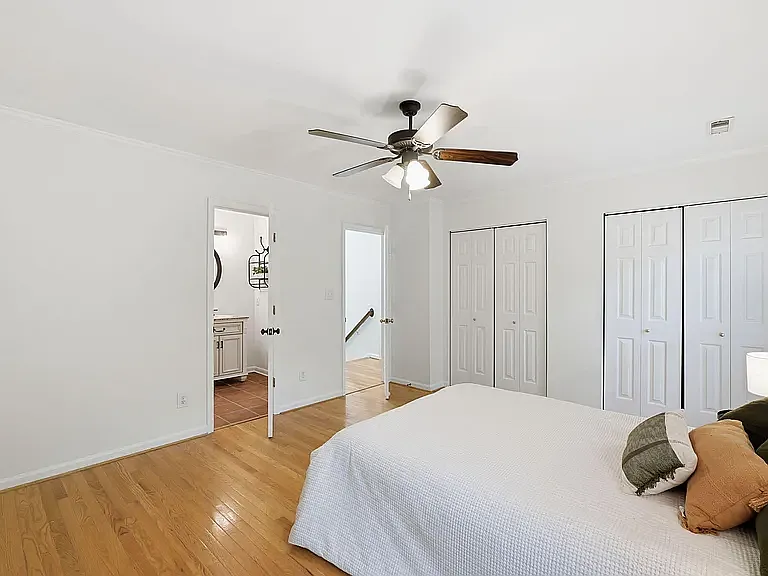 101 Thomas Ln #B1 — Photo 21
