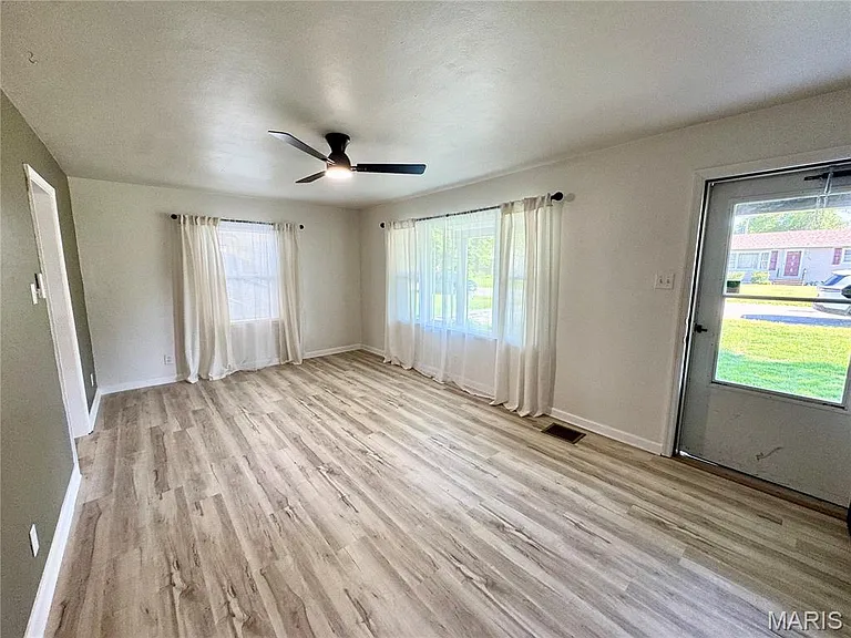 312 Joy Dr — Photo 5