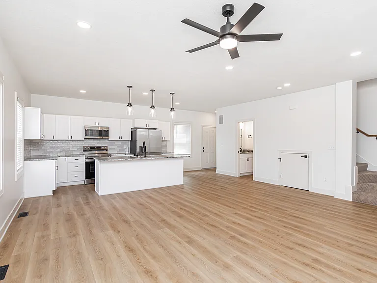 1313 E 22nd St — Photo 3