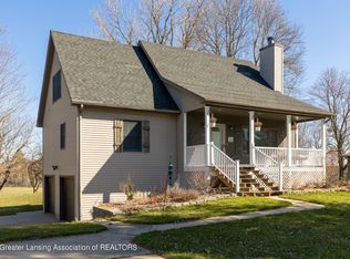 110 W Herbison Dr, Dewitt, MI 48820