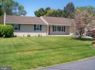 32 Green Acre Rd, Lititz, PA 17543