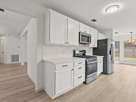 3rd image of 10912 Dogwood Dr