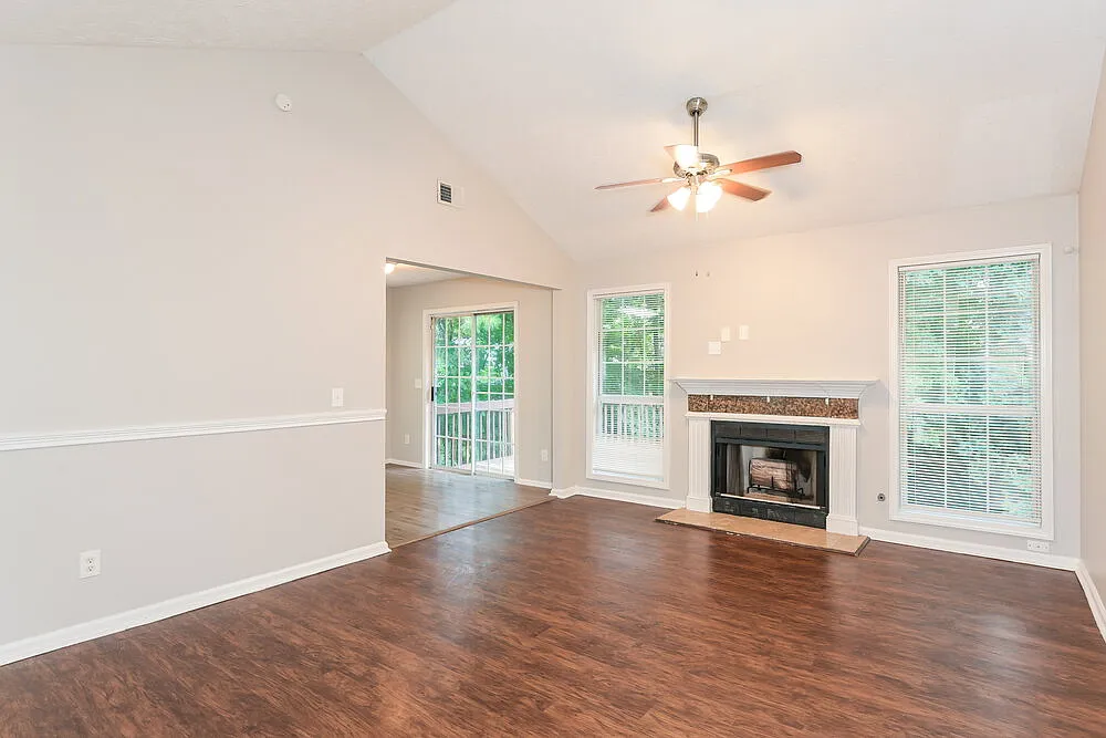 5 bed, 3.0 bath, 2354 sqft, $2,460 — Photo 4