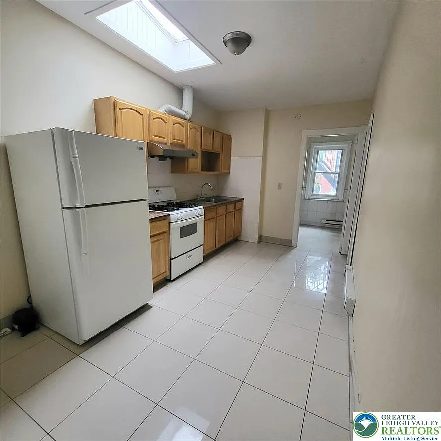2 bed, 1.0 bath, 700 sqft, $1,350 — Photo 4